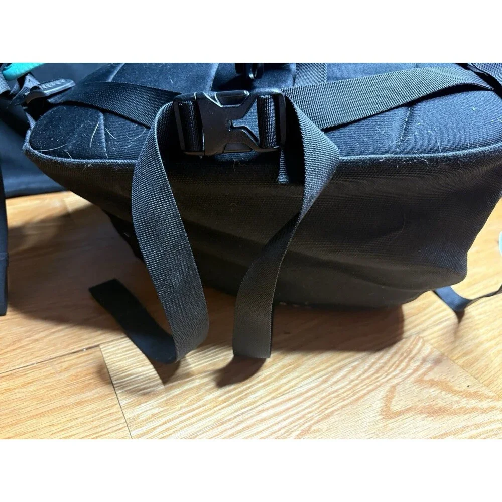 The North Face Vault Rucksack Black Blue Padded Strap Backpack Bag Casual